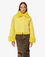 Carica l'immagine nel visualizzatore di Gallery, Shearling Jacket | Women Coats & Jackets Yellow | GCDS®