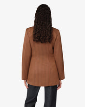 Carica l'immagine nel visualizzatore di Gallery, Pinstripe Clip Blazer | Women Coats & Jackets Brown | GCDS®