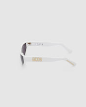 Carica l'immagine nel visualizzatore di Gallery, GD024 CAT-EYE SUNGLASSES: Unisex Sunglasses White | GCDS