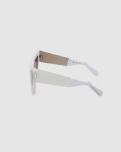 Carica l'immagine nel visualizzatore di Gallery, GD0026 Cat-eye sunglasses : Women Sunglasses White | GCDS