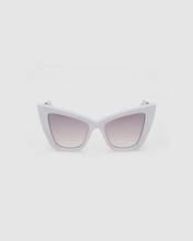 Carica l'immagine nel visualizzatore di Gallery, GD0026 Cat-eye sunglasses : Women Sunglasses White | GCDS