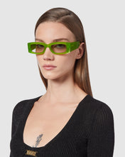 Carica l'immagine nel visualizzatore di Gallery, GD0020 Rectangular sunglasses : Unisex Sunglasses Green | GCDS
