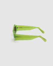 Carica l'immagine nel visualizzatore di Gallery, GD0022 Cat-eye sunglasses : Unisex Sunglasses Green | GCDS
