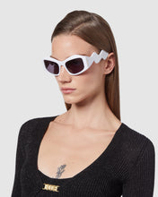 Carica l'immagine nel visualizzatore di Gallery, GD0023 Geometric sunglasses : Unisex Sunglasses White | GCDS