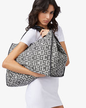 Carica l&#39;immagine nel visualizzatore di Gallery, Gcds Monogram Weekend Bag
