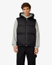 Carica l&#39;immagine nel visualizzatore di Gallery, Gcds Monogram Puffy Vest | Men Coats &amp; Jackets Black | GCDS®
