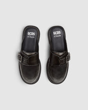 Load image into Gallery viewer, GCDS x Clarks brushed leather mules: Unisex Mules White/Black | GCDS
