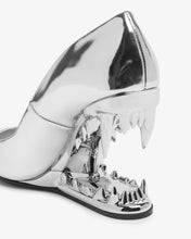 Load image into Gallery viewer, Morso Mirror Pumps | Women Pumps Silver | GCDS®
