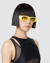 Load image into Gallery viewer, GD016 RECTANGULAR SUNGLASSES: Unisex Sunglasses Yellow | GCDS

