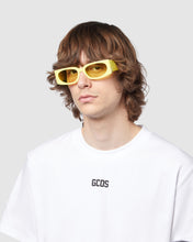 Load image into Gallery viewer, GD016 RECTANGULAR SUNGLASSES: Unisex Sunglasses Yellow | GCDS
