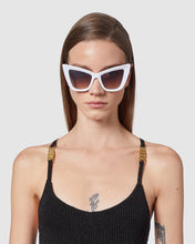 Load image into Gallery viewer, GD0026 Cat-eye sunglasses : Women Sunglasses White  | GCDS
