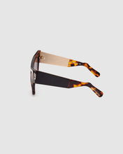Carica l&#39;immagine nel visualizzatore di Gallery, GD0026 Cat-eye sunglasses : Women Sunglasses Multicolor  | GCDS
