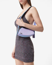 Carica l&#39;immagine nel visualizzatore di Gallery, Comma Holographic Crossbody Bag : Unisex Bags Silver/Lilac | GCDS Spring/Summer 2023
